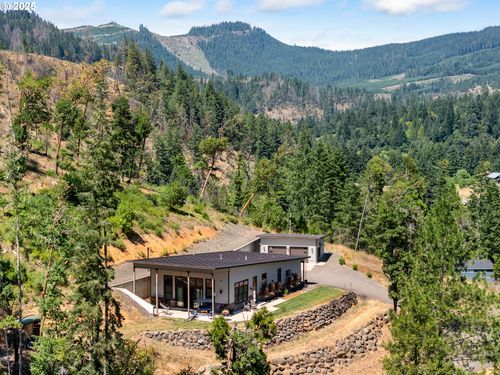 5795 Hubbard Creek Rd, Umpqua, OR, 97486-9613 | Card Image