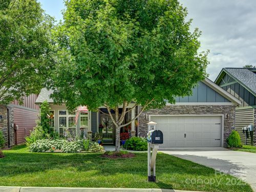 536 Summerfield Pl, Flat Rock, NC, 28731-5521 | Card Image