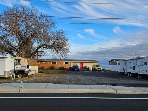 3089 Westshore Dr Ne, Moses Lake, WA, 98837-8712 | Card Image