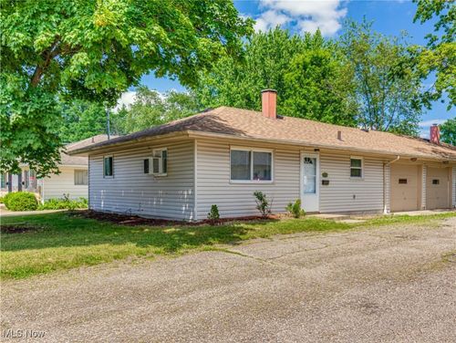 3221 8th St, Cuyahoga Falls, OH, 44221-1313 | Card Image