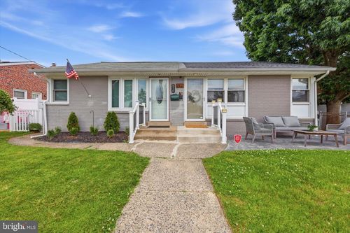 514 Edgewood Ave, FOLSOM, PA, 19033-2214 | Card Image