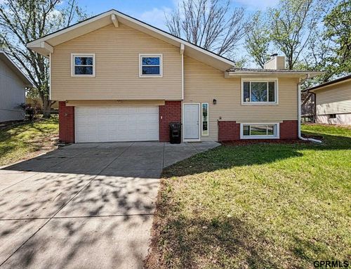 749 W Leon Dr, Lincoln, NE, 68521-3761 | Card Image