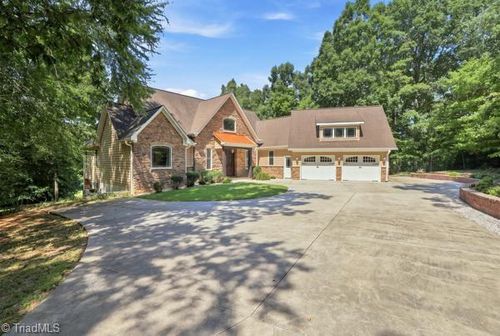 422 Still Meadows Ln, Lexington, NC, 27292-2145 | Card Image