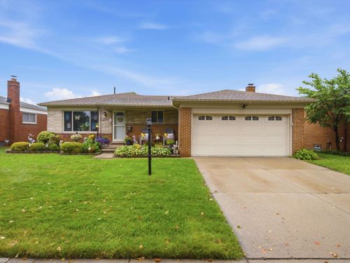 27952 Thomas Ave, Warren, MI, 48092-3592 | Card Image