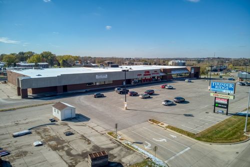 2302 1st St, Cedar Falls, IA, 50613-1879 | Card Image