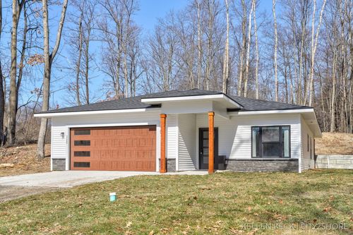 11300 Apache Wells Ct, Canadian Lakes, MI, 49346 | Card Image