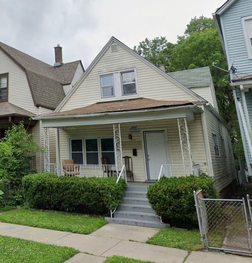8112 S Escanaba Ave, Chicago, IL, 60617-1530 | Card Image
