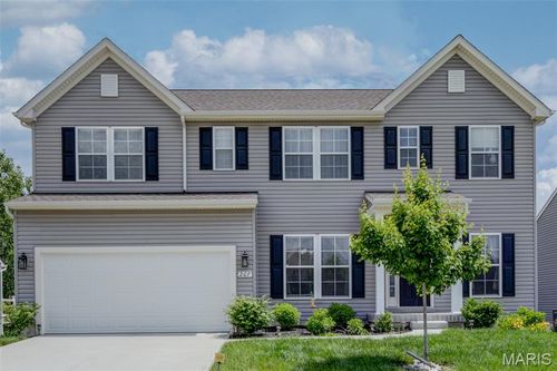 207 Barrington Ridge Ln, Wentzville, MO, 63385-8864 | Card Image