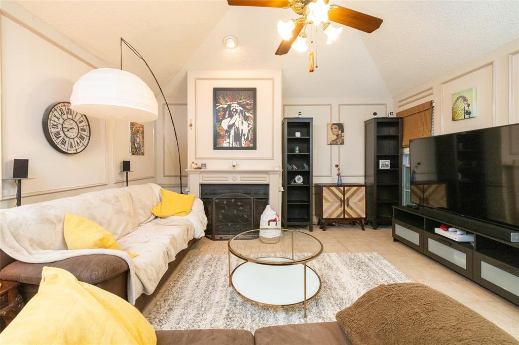 215 Mountainview Drive, For Sale in Hurst Zoocasa