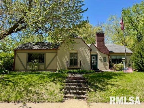 256 Thorwaldsen Pl, Clinton, IA, 52732-5415 | Card Image