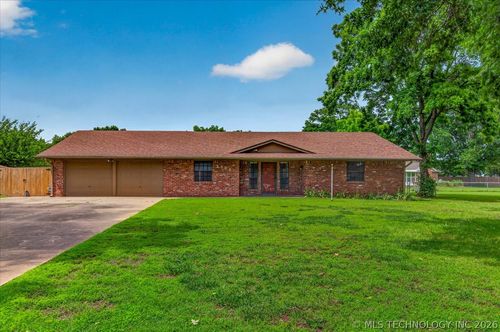 5908 Whitney Ln, Bartlesville, OK, 74006-6043 | Card Image