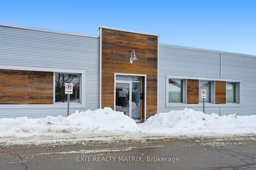 372 Bertha Street, Hawkesbury, ON, K6A2A8 | Card Image