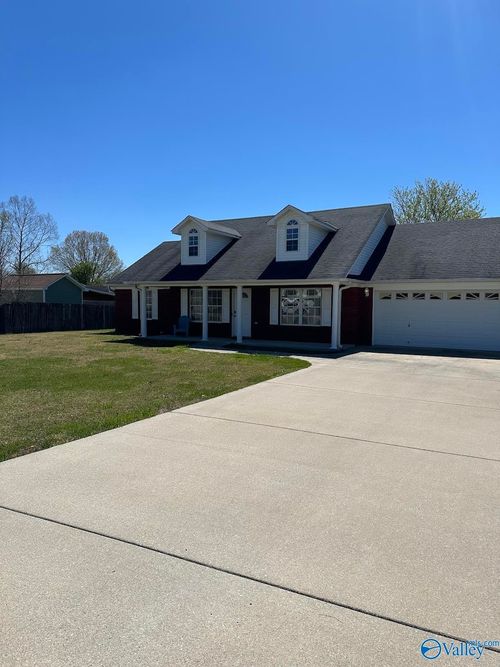 104 Thistledowns Dr, Toney, AL, 35773-7270 | Card Image