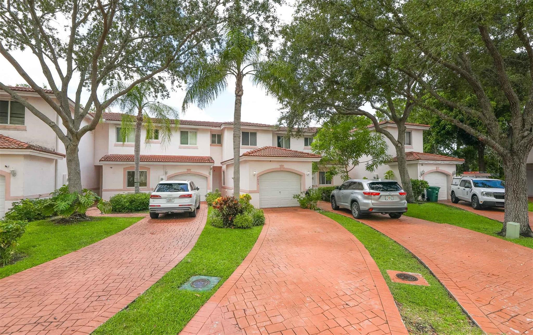 Tamarac Island Cir, Tamarac, FL 33321