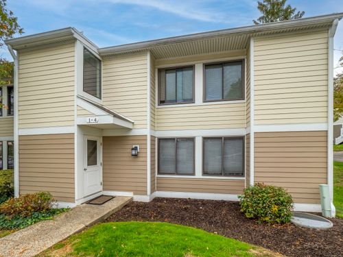 2 Quincy Close, Ridgefield, CT, 06877-3908 | Card Image