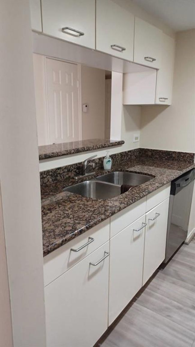 APT-1202 - 3525 Sage Rd, Condo with 1 bedrooms, 1 bathrooms and 1 parking in Houston TX | Image 5
