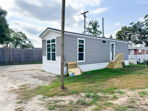 44 Retreat Way, Fenton Charter Township, MI, 48430 | Card Image