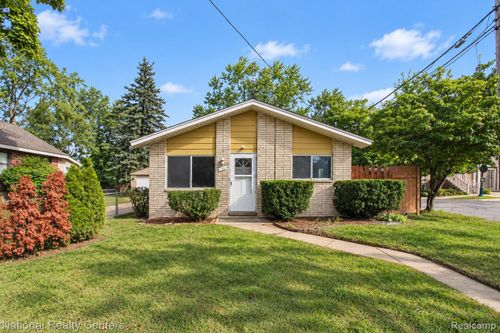 1069 Urbancrest Dr, Troy, MI, 48083-5432 | Card Image