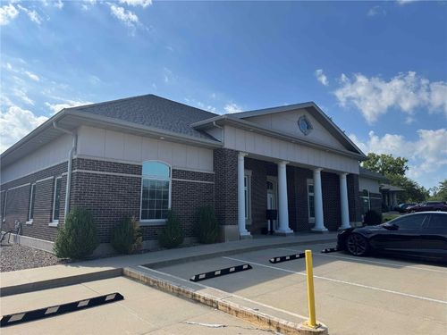 4125 Glass Rd Ne, Cedar Rapids, IA, 52402-2512 | Card Image