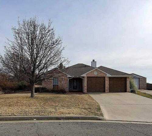 305 Bryant St, Pottsboro, TX, 75076-7457 | Card Image