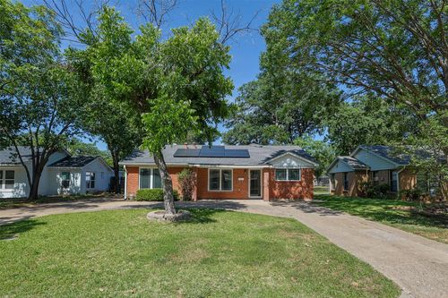 733 Thersa Dr, River Oaks, TX, 76114-3252 | Card Image