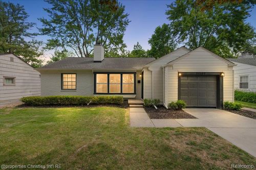 15589 Kirkshire Ave, Beverly Hills, MI, 48025-3351 | Card Image