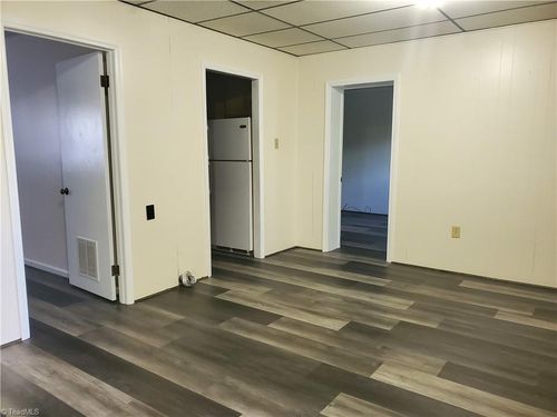 e-619 Creed St, Mount Airy, NC, 27030-4686 | Card Image
