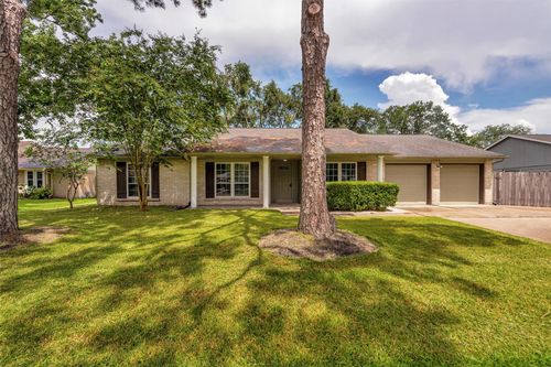 1209 W Castlewood Ave, Friendswood, TX, 77546-5223 | Card Image