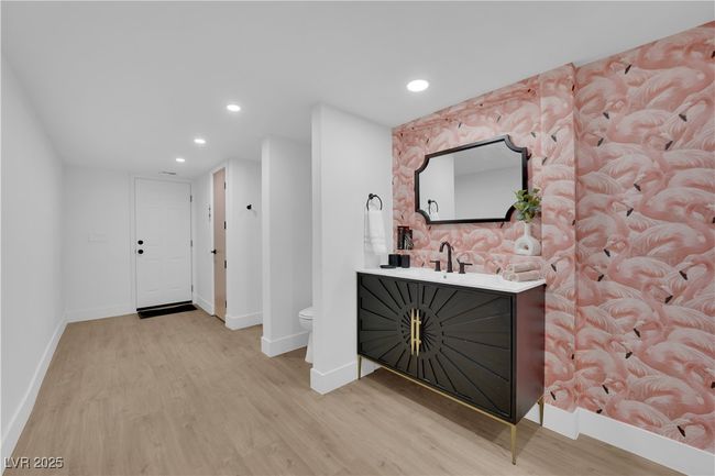 Pool bathroom | Image 80