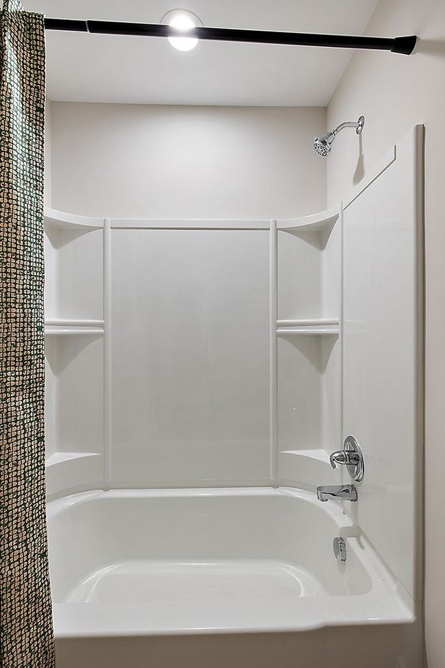 20975 Calabrese Dr, House other with 4 bedrooms, 3 bathrooms and null parking in South Lyon MI | Image 16
