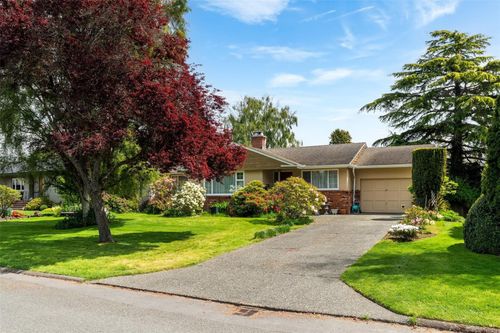 2807 Dunlevy St, Oak Bay, BC, V8R5Z4 | Card Image