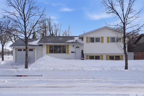 3111 33rd St W, Saskatoon, SK, S7L0X8 | Card Image