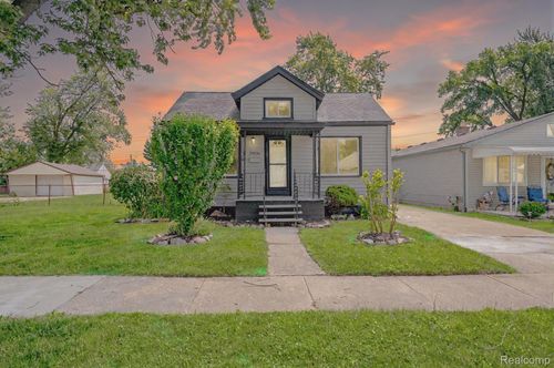 27500 Tighe St, Roseville, MI, 48066-3055 | Card Image