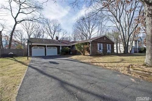 38 Glenridge Ave, Stony Brook, NY, 11790-2402 | Card Image