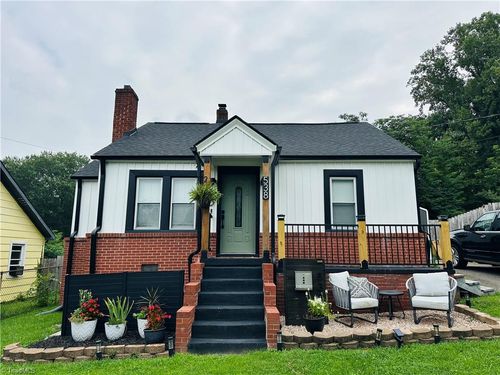 538 Merritt St, Mount Airy, NC, 27030-3518 | Card Image