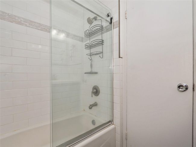 Full Bath in Hallway | Image 11