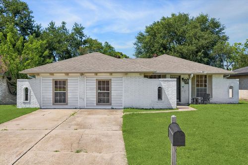1526 Diplomat Way, Houston, TX, 77088-5026 | Card Image
