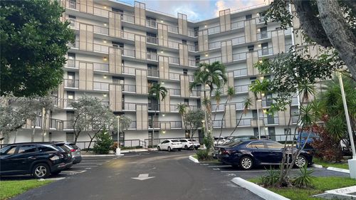 117-20500 W Country Club Dr, Aventura, FL, 33180-1617 | Card Image