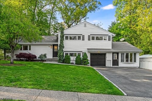 9 Linden Ln, Wayne, NJ, 07470-3618 | Card Image