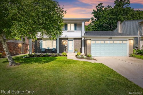 5011 Thorncroft Ave, Royal Oak, MI, 48073-1107 | Card Image