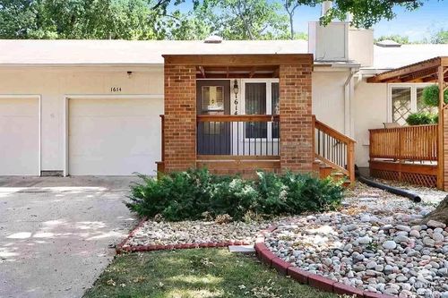 1614 Woodcrest Dr, Manhattan, KS, 66502-2754 | Card Image