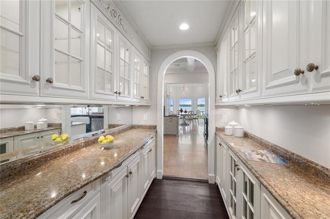 Butler's Pantry | Image 19