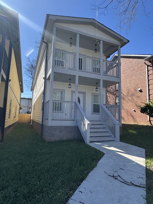 1911 Hermosa St, Nashville, TN, 37208-3330 | Card Image