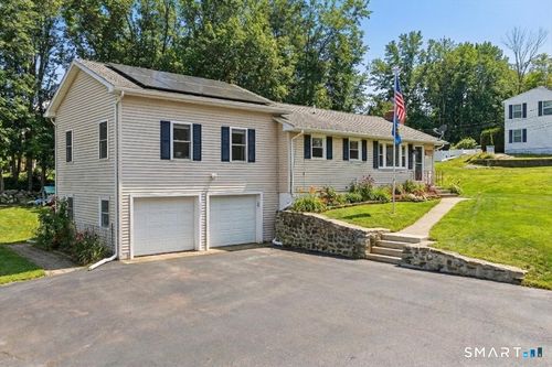 40 Kenyon Rd, Waterford, CT, 06385-4214 | Card Image