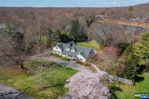 240 Green Ridge Rd, Franklin Lakes, NJ, 07417-2010 | Card Image