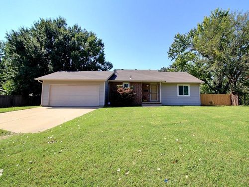 1033 S Doreen St, Wichita, KS, 67207-2831 | Card Image