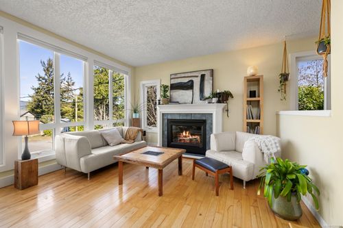 3223 Sedgwick Dr, Victoria, BC, V9C3K2 | Card Image