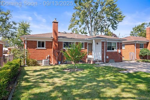 31344 E Wind Dr, Fraser, MI, 48026-2478 | Card Image