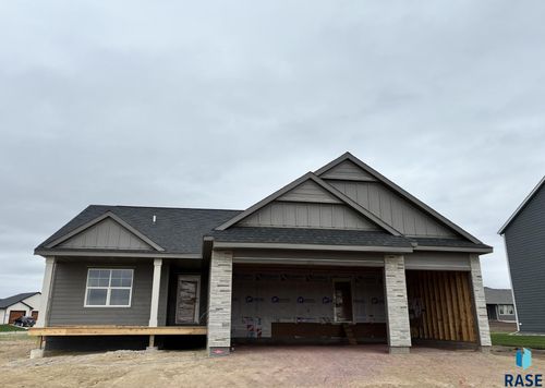 913 S Country Club Ave, Brandon, SD, 57005-6722 | Card Image