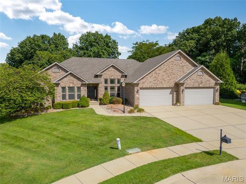 144 Walden Dr, Glen Carbon, IL, 62034-1587 | Card Image